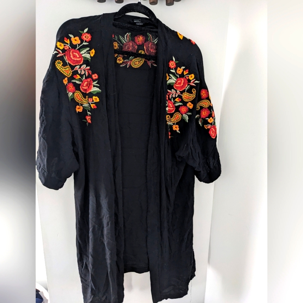 Forever 21 Women's Black Kimono Duster with Floral Embroidery - Size US M